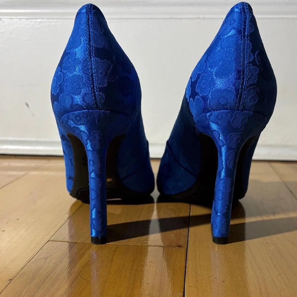 Gianni Bini Self-Made Daisy Satin Closed Toe Pumps - Picture 5 of 6